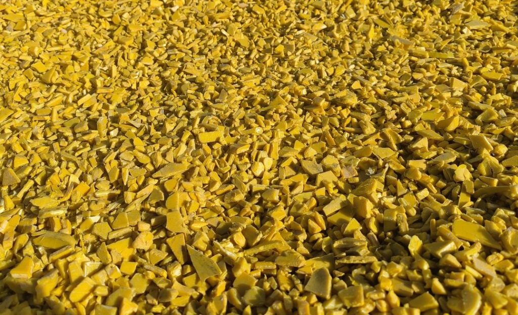HDPE Injection Molding Plastics Regrinds Yellow Color
